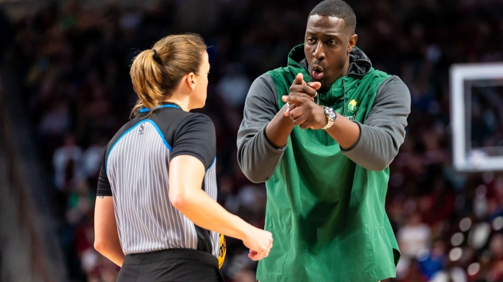 Auburn tabs Norfolk State&#39;s Larry Vickers as head coach