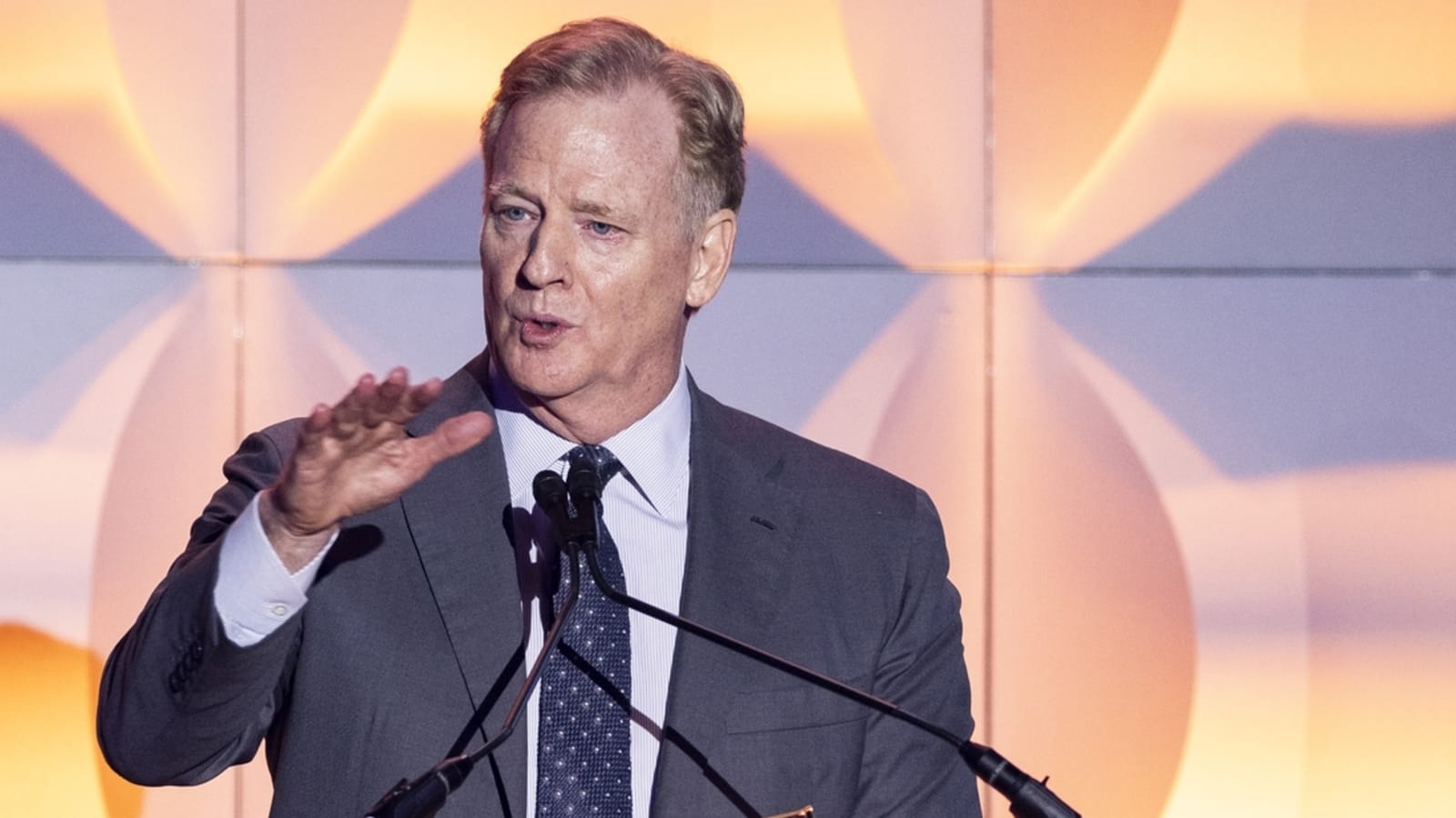 NFL owners vote to approve private equity investment