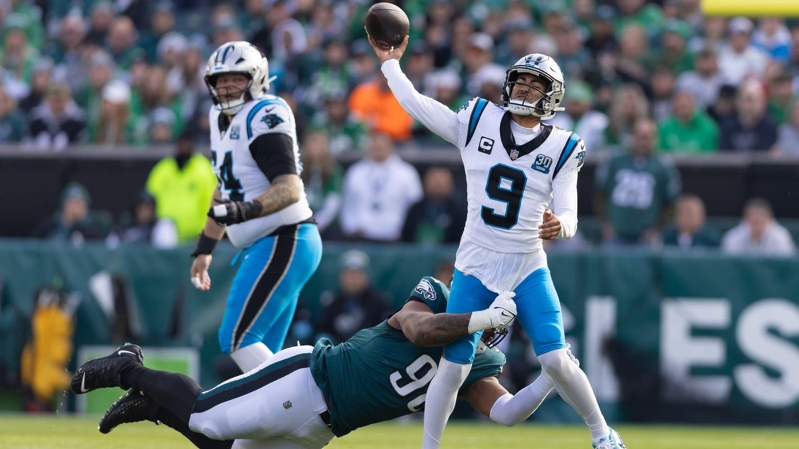 Panthers ready for rare role as favorite vs. Cowboys