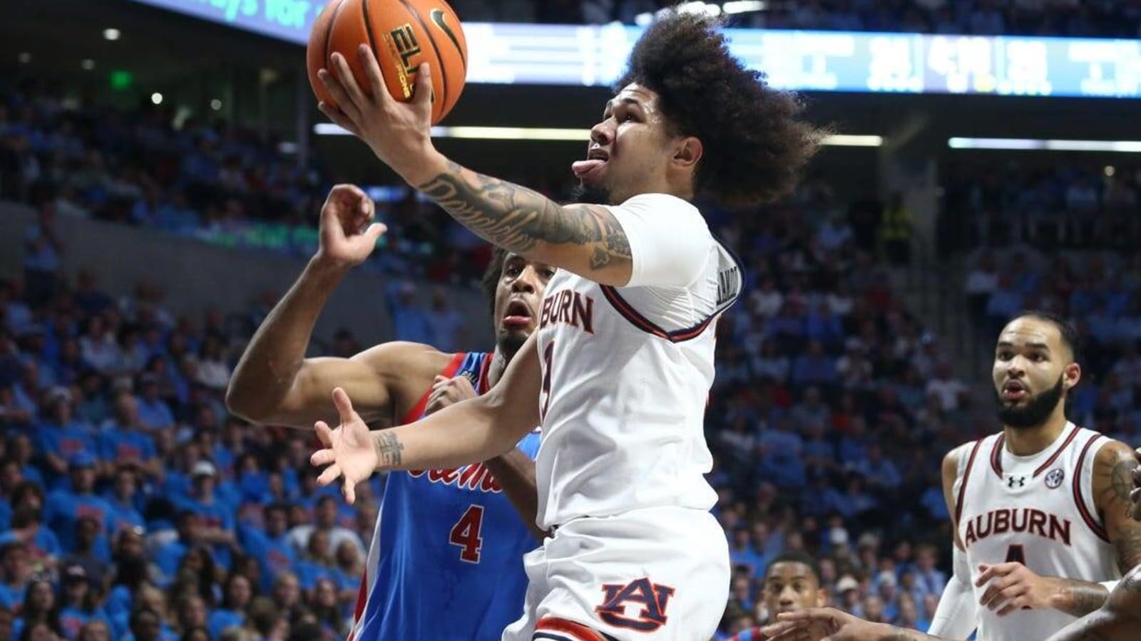 Johni Broome&#39;s big 2nd half leads No. 16 Auburn past Ole Miss