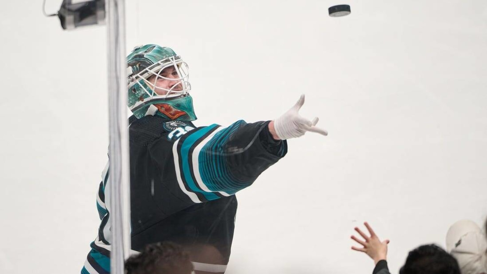 NHL roundup: Sharks edge Sens, get Magnus Chrona first win