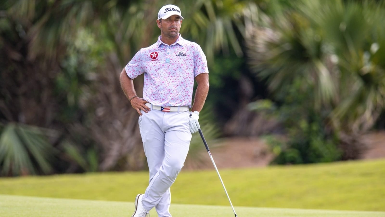 Andrew Novak, Rafael Campos cut through wind, lead at Bermuda