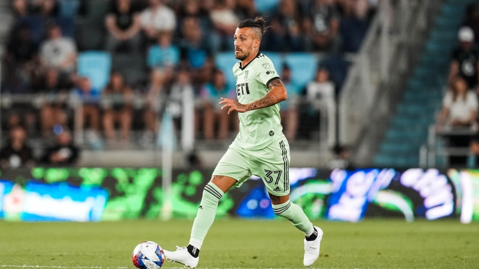 Revolution Sign F Maximiliano Urruti
