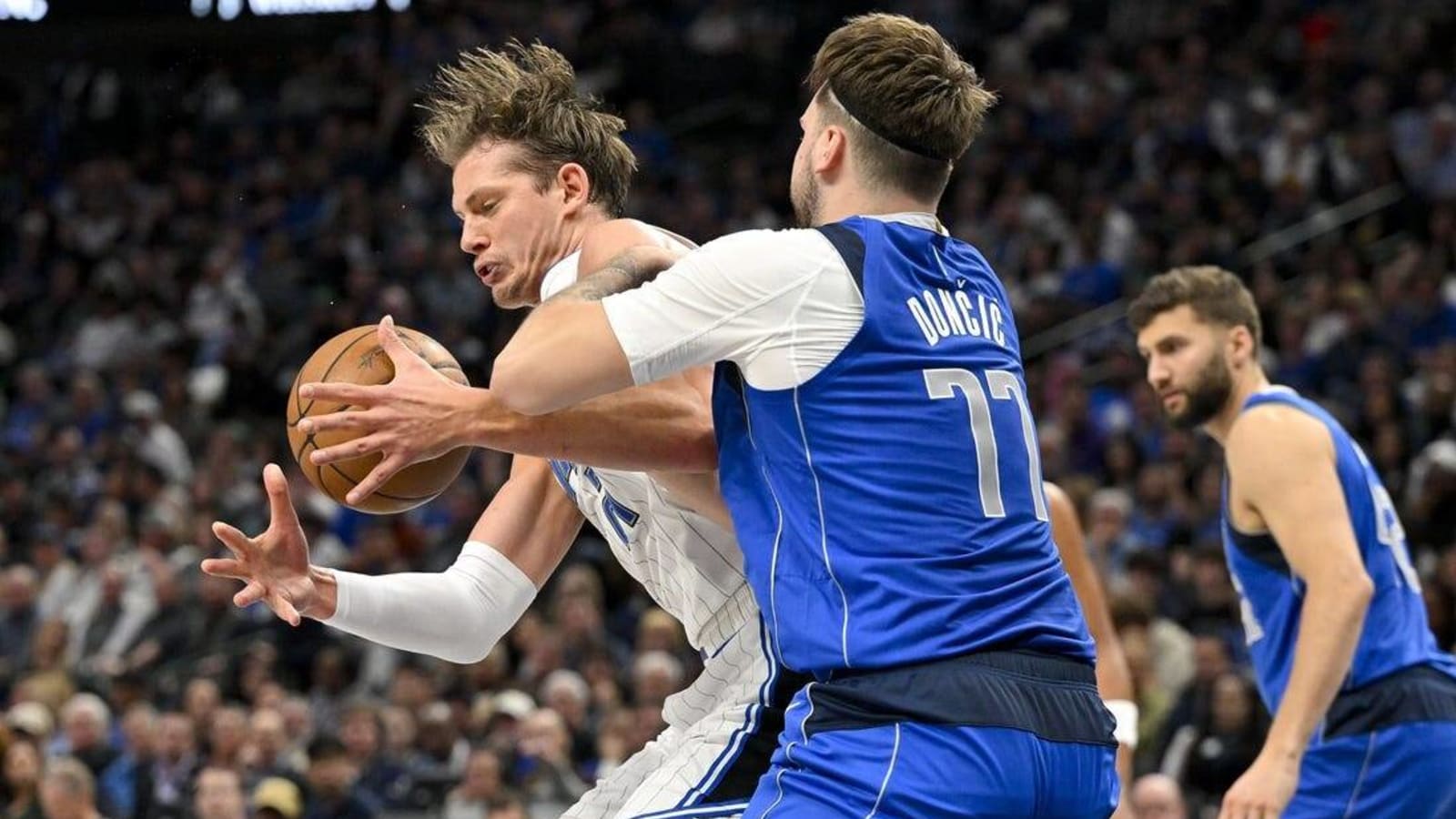 Luka Doncic scores 45 points as Mavs rally past Magic