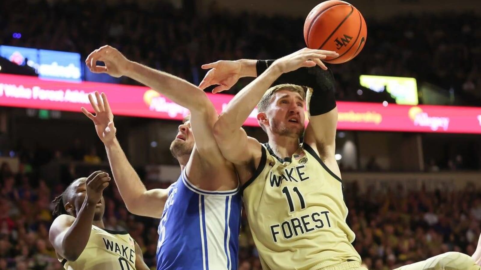 Wake Forest F Andrew Carr transferring to Kentucky