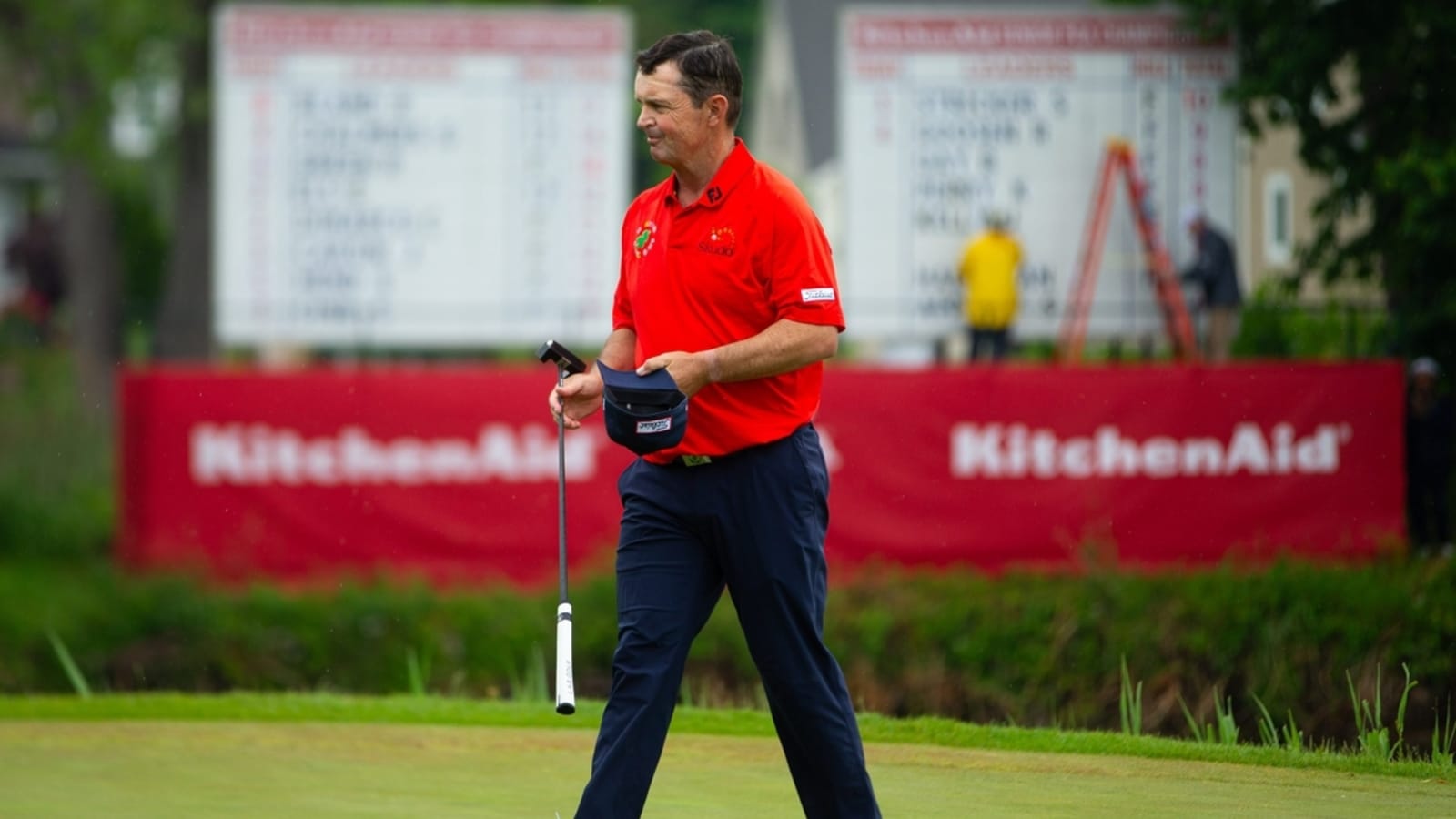 Greg Chalmers takes first-round lead at Cologuard Classic