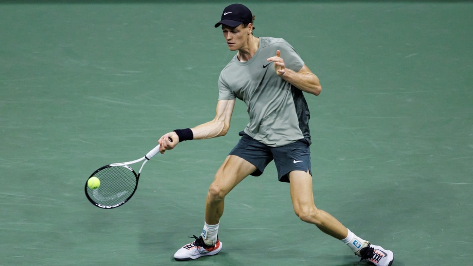 Jannik Sinner, other top seeds move on in Shanghai
