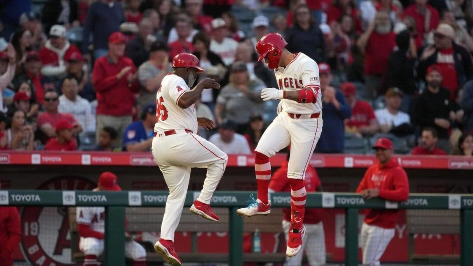 9th-inning homers carry Phillies past Angels