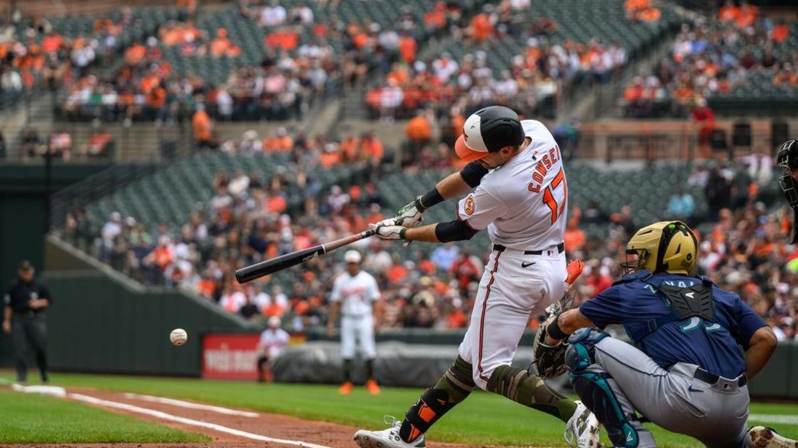 Orioles stave off Mariners to win series