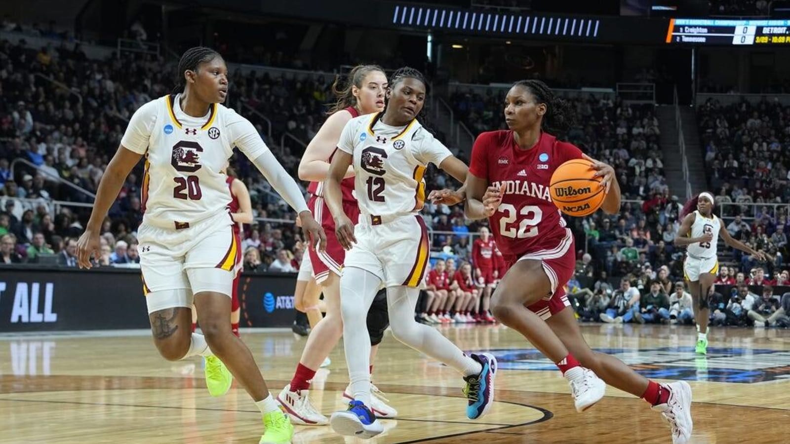 No. 1 South Carolina preserves perfect record by holding off Indiana