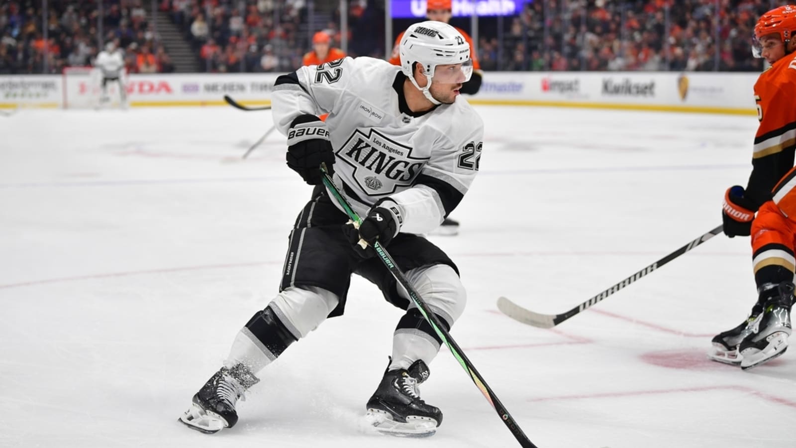 One winning streak will end when Kings welcome Stars
