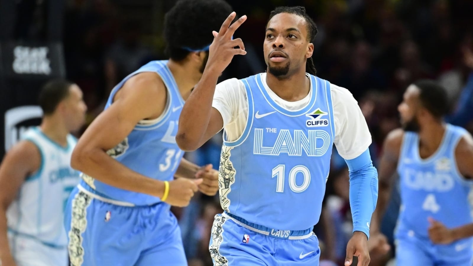 Cavaliers beat Hornets, become fourth NBA team to start 15-0