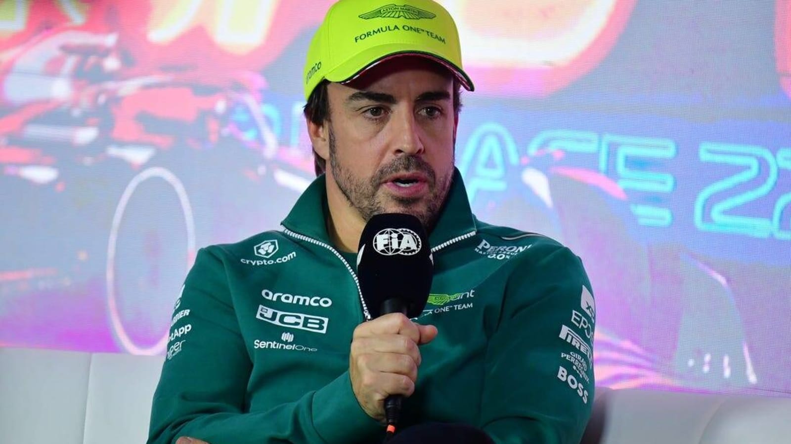 Aston Martin re-signs Fernando Alonso through 2026