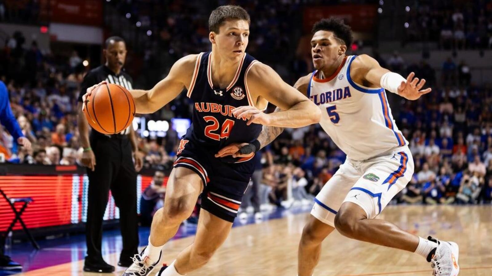 Florida never trails while dispatching No. 12 Auburn