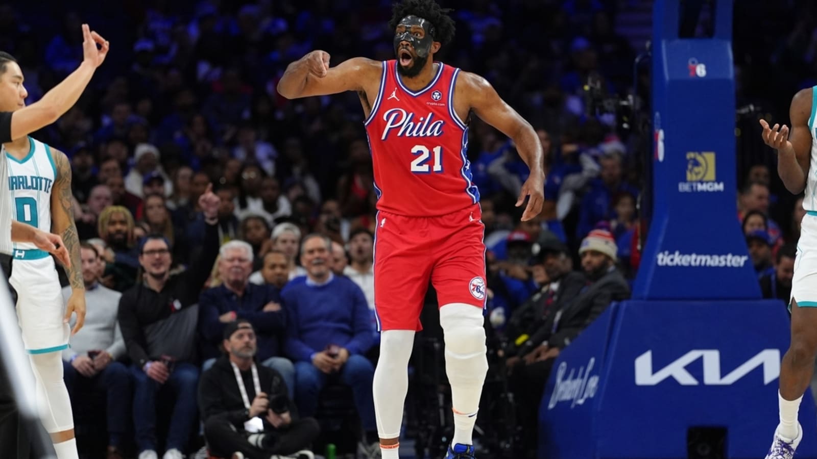Joel Embiid dominant in return as 76ers handle Hornets
