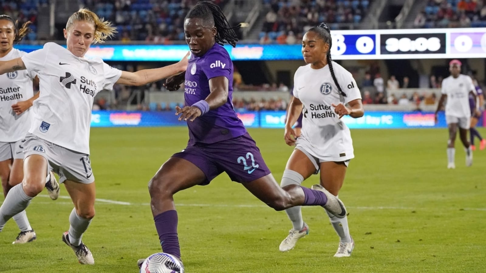 Anna Moorhouse&#39;s record-setting effort helps Pride top Bay FC
