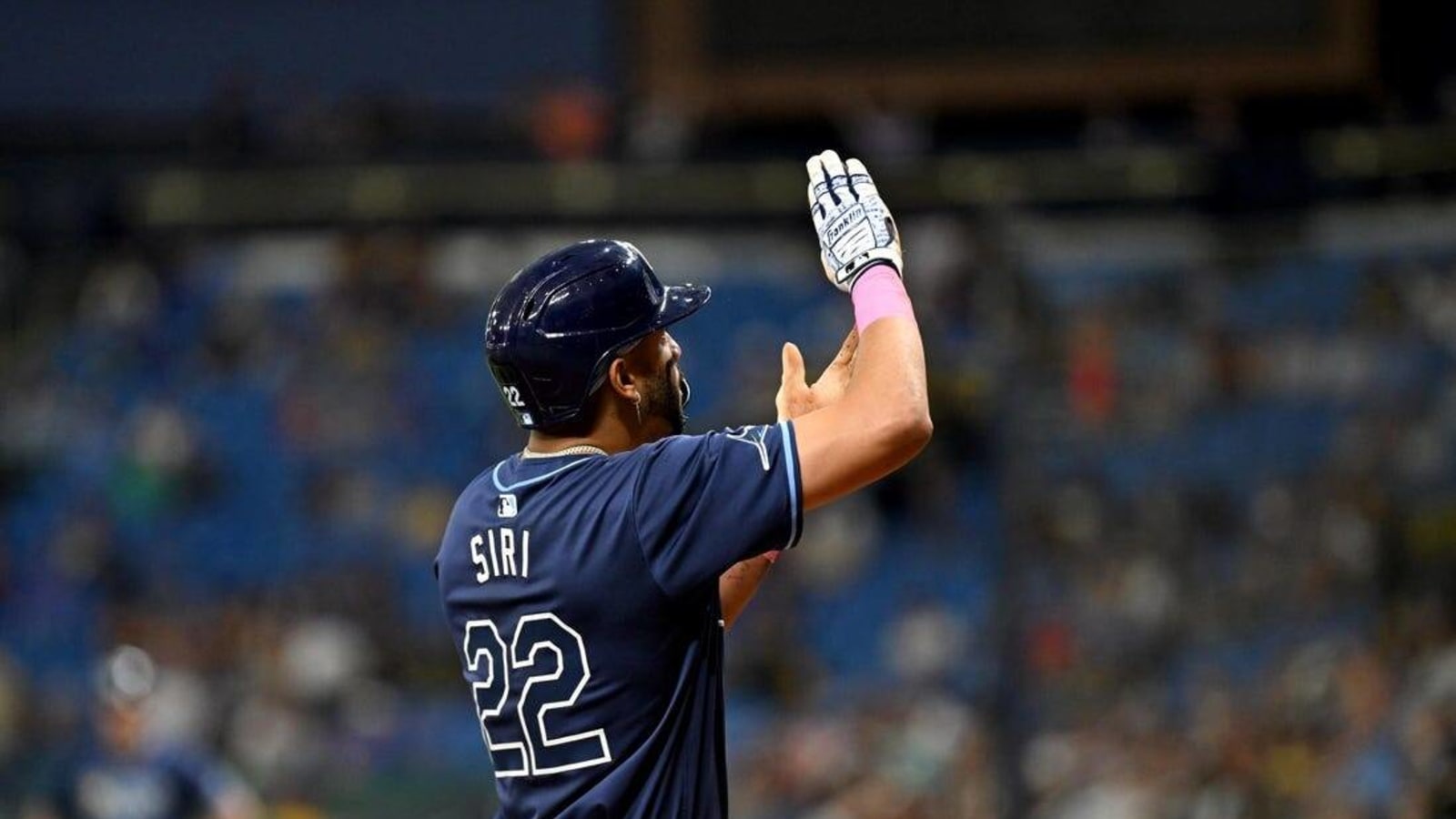Cubs hang on in ninth to edge Rays