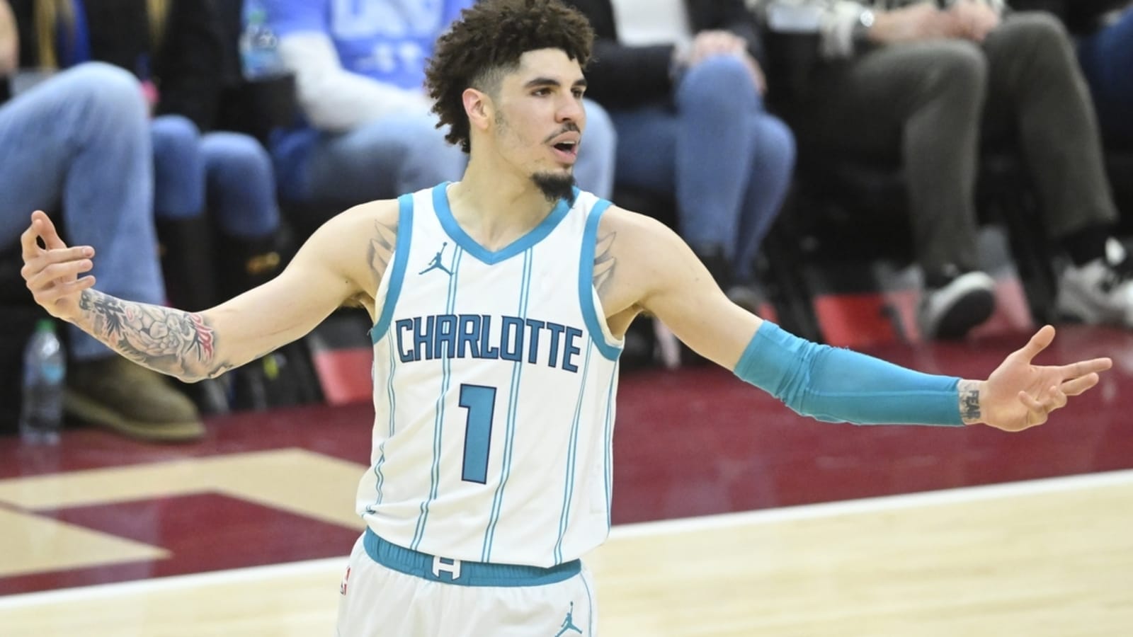 LaMelo Ball, Hornets beat Suns to stop 10-game slide