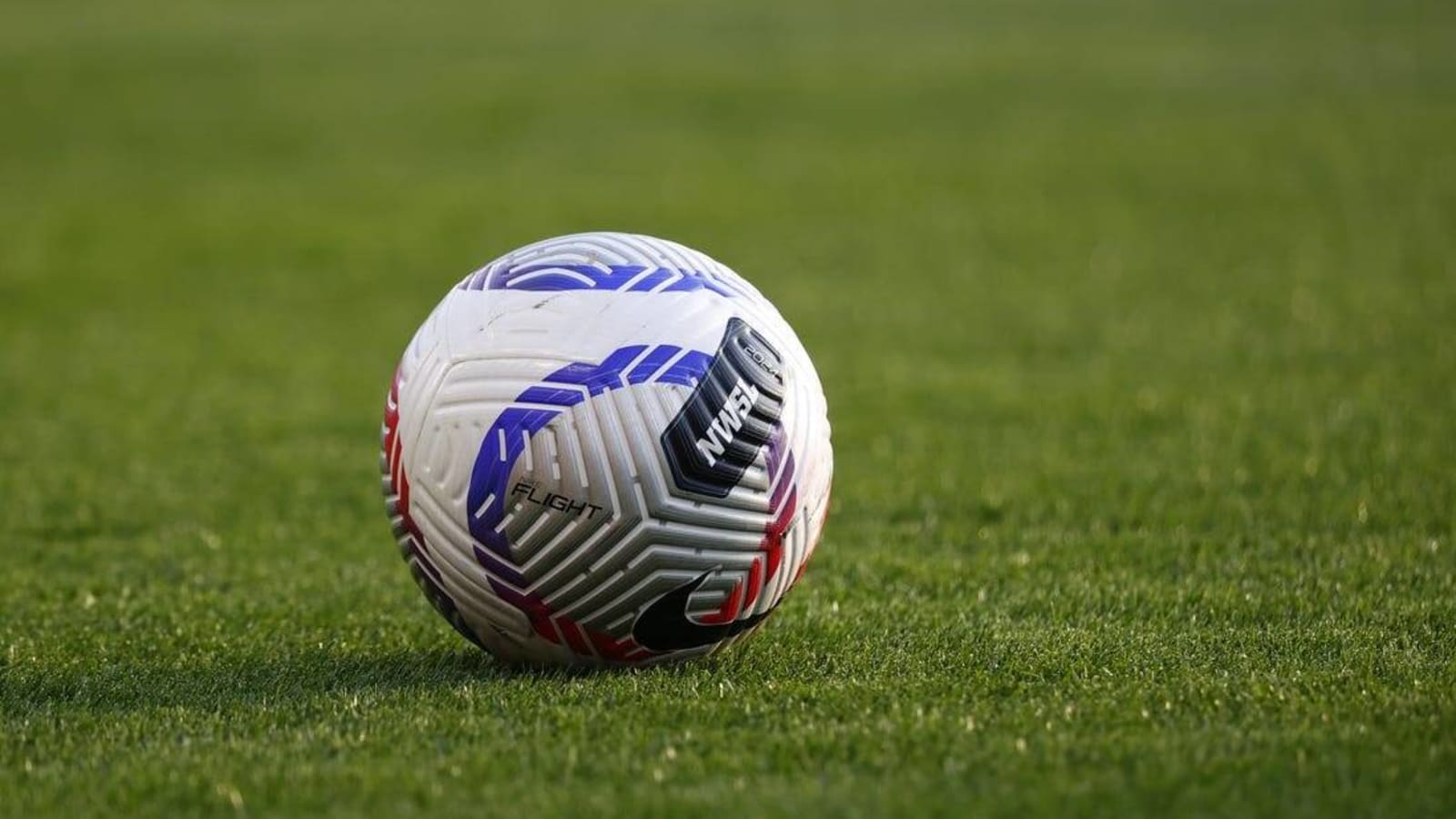 Claire Lavogez scores twice as Current rally past Angel City