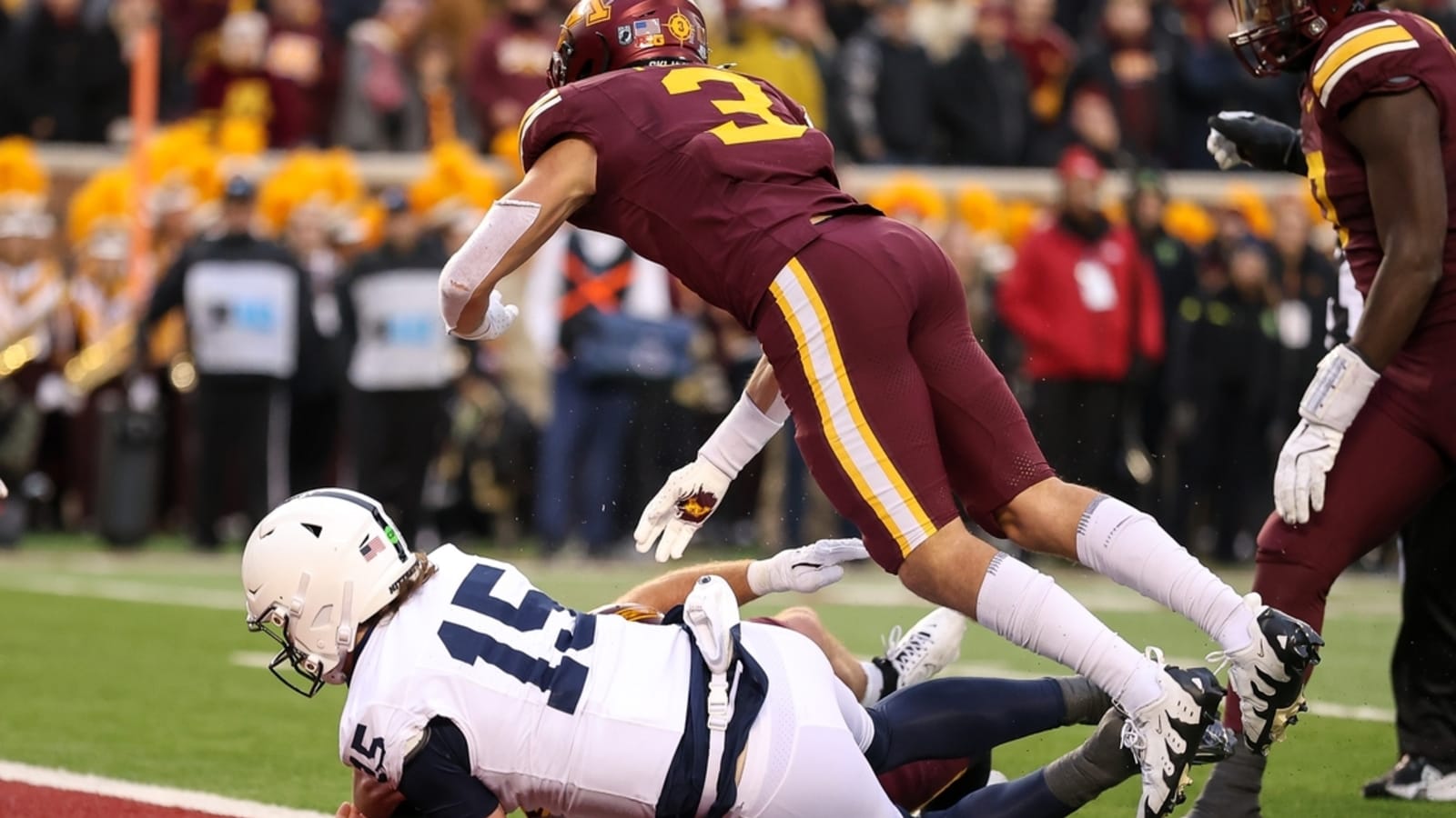 No. 4 Penn State averts upset bid, edges Minnesota