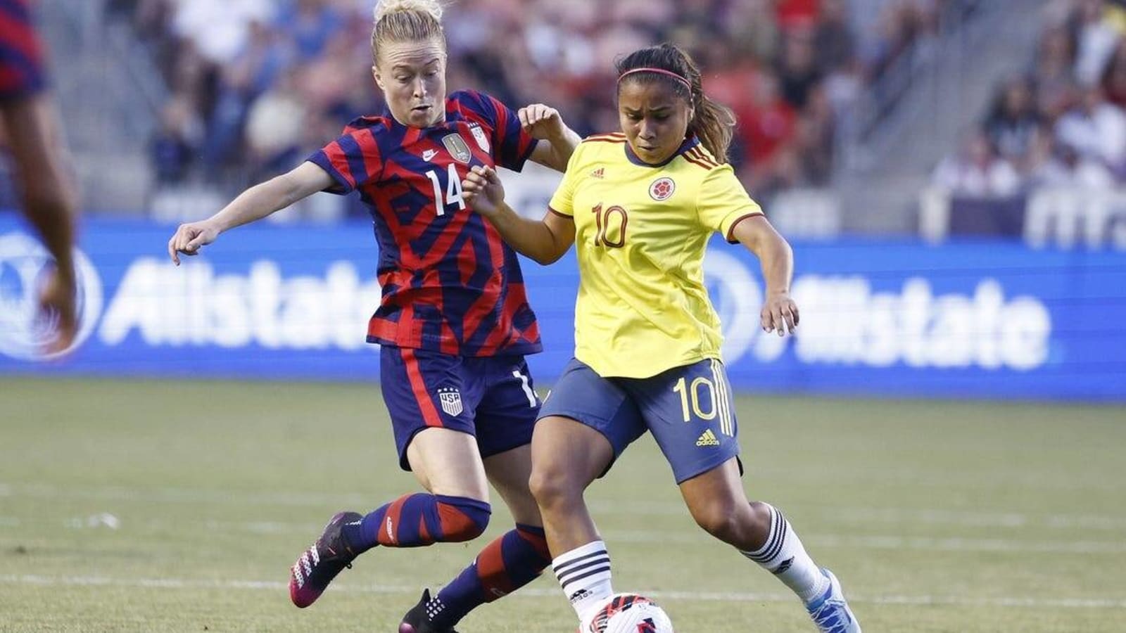 Spirit sign Colombia's Leicy Santos to 3-year deal