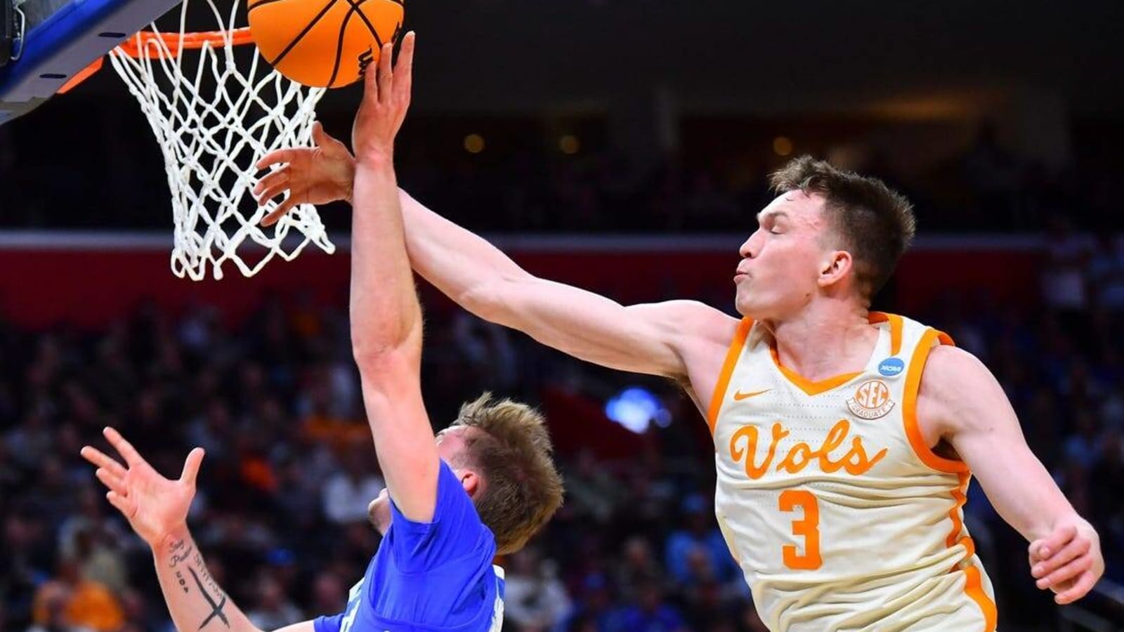 Tennessee knocks off Creighton for 2nd trip ever to Elite Eight