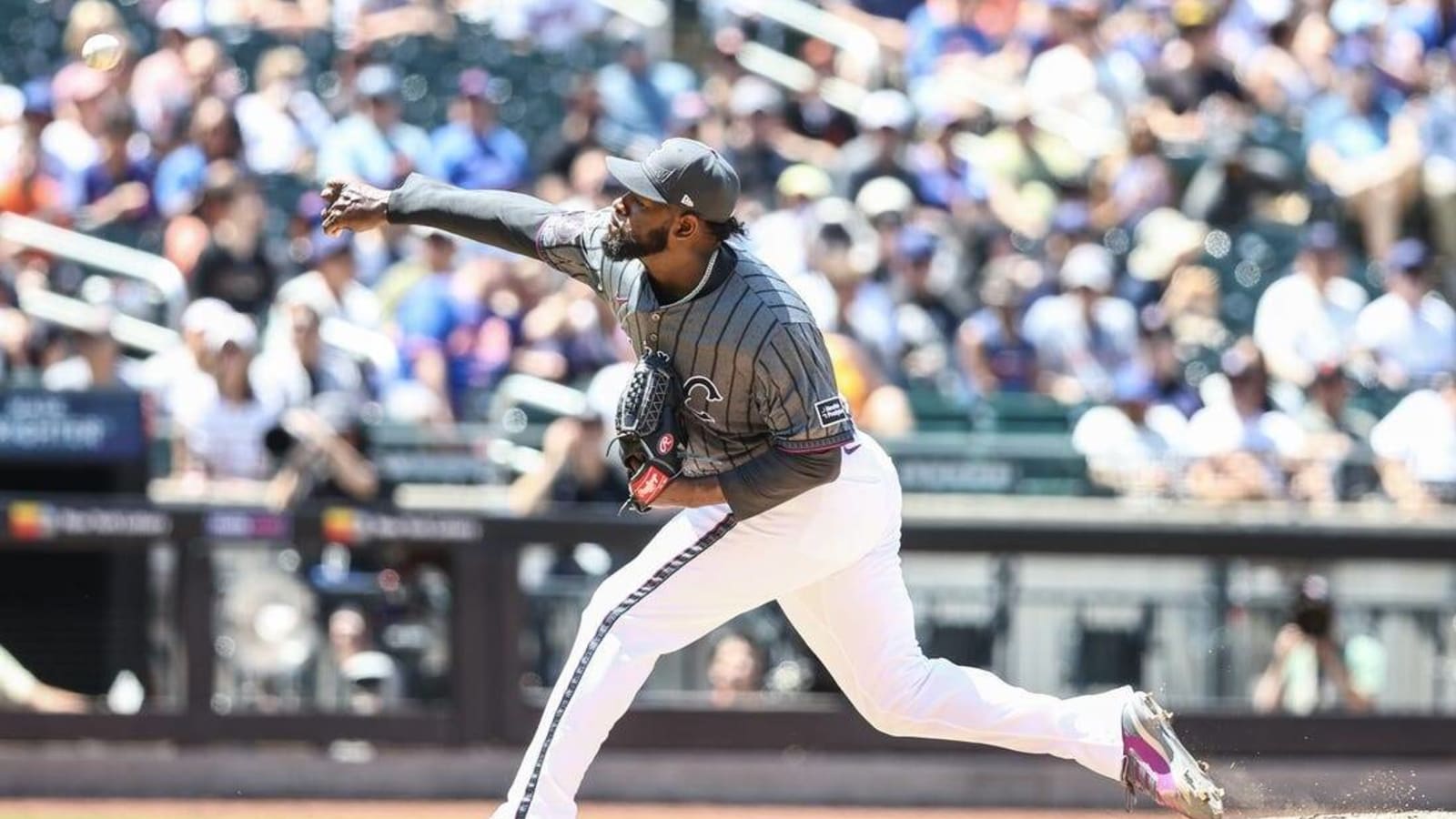 Giants use another late-game eruption to defeat Mets