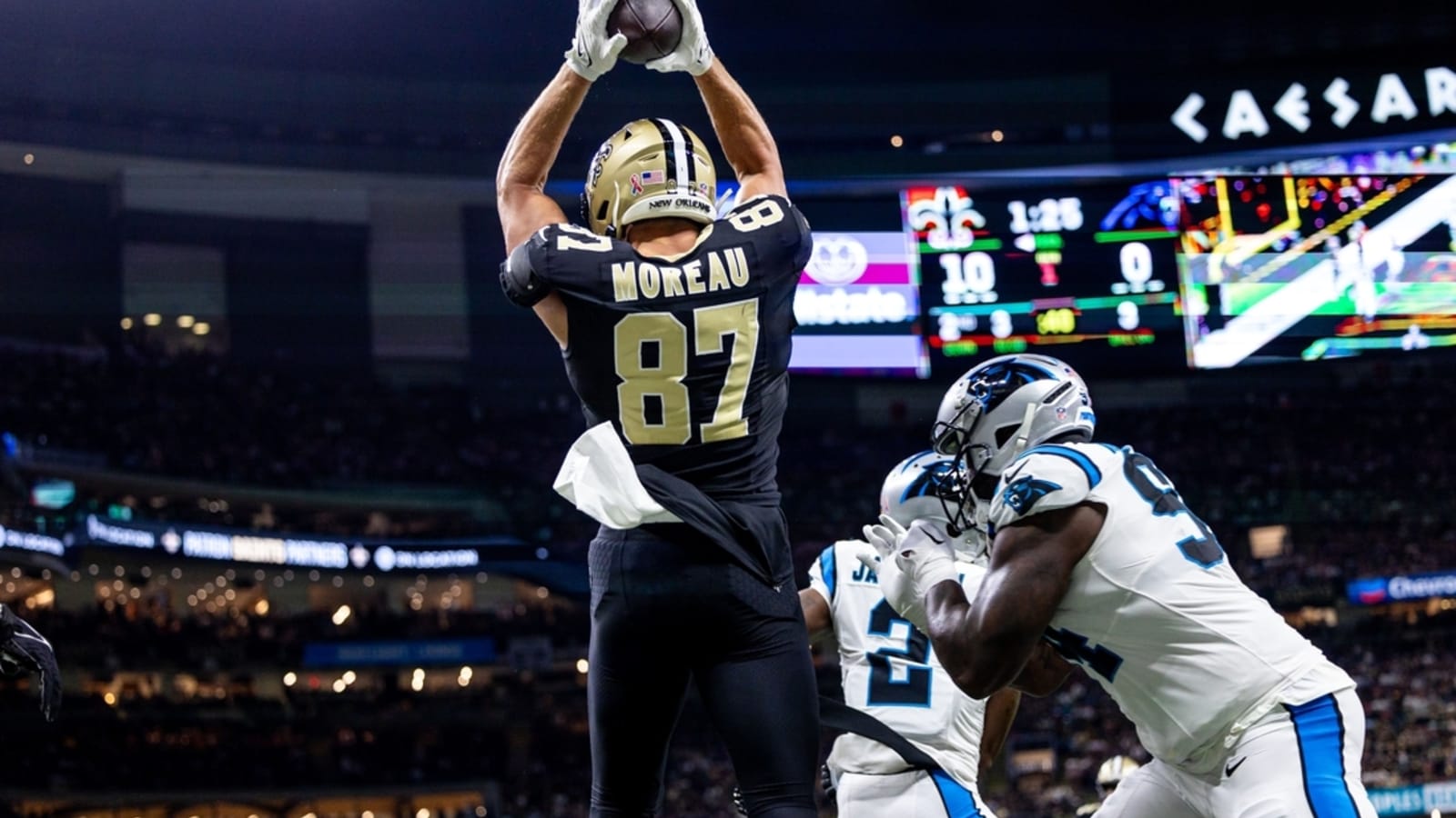 Saints dominate on offense, rout Panthers 47-10
