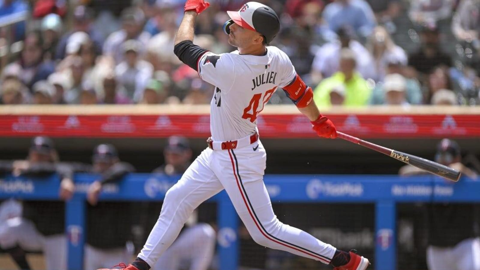 Twins stave off Royals&#39; ninth-inning comeback