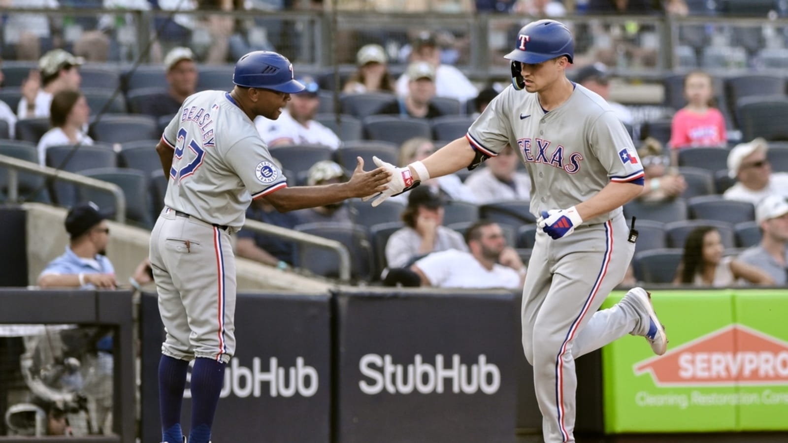 Rangers ravage Yankees bullpen to salvage doubleheader