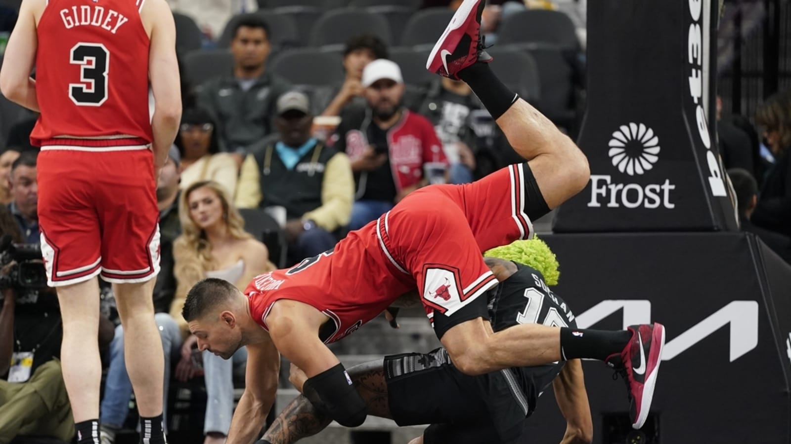 Nikola Vucevic puts up 39 as Bulls dump Spurs