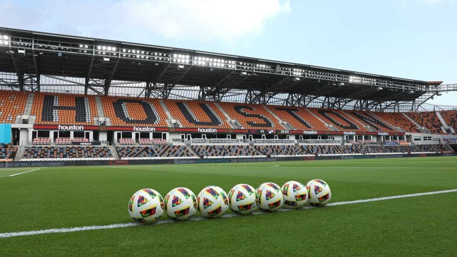 Dynamo sign German winger Lawrence Ennali