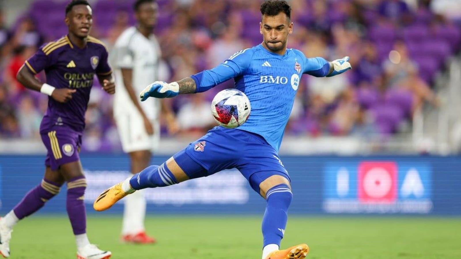 Toronto FC re-sign G Greg Ranjitsingh
