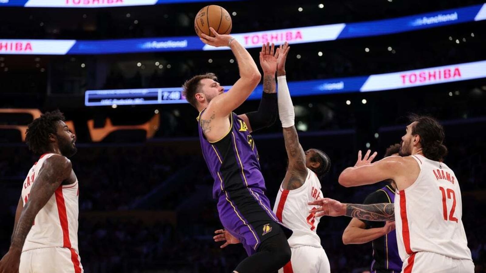 Gabe Vincent, Dorian Finney-Smith help Lakers top Rockets