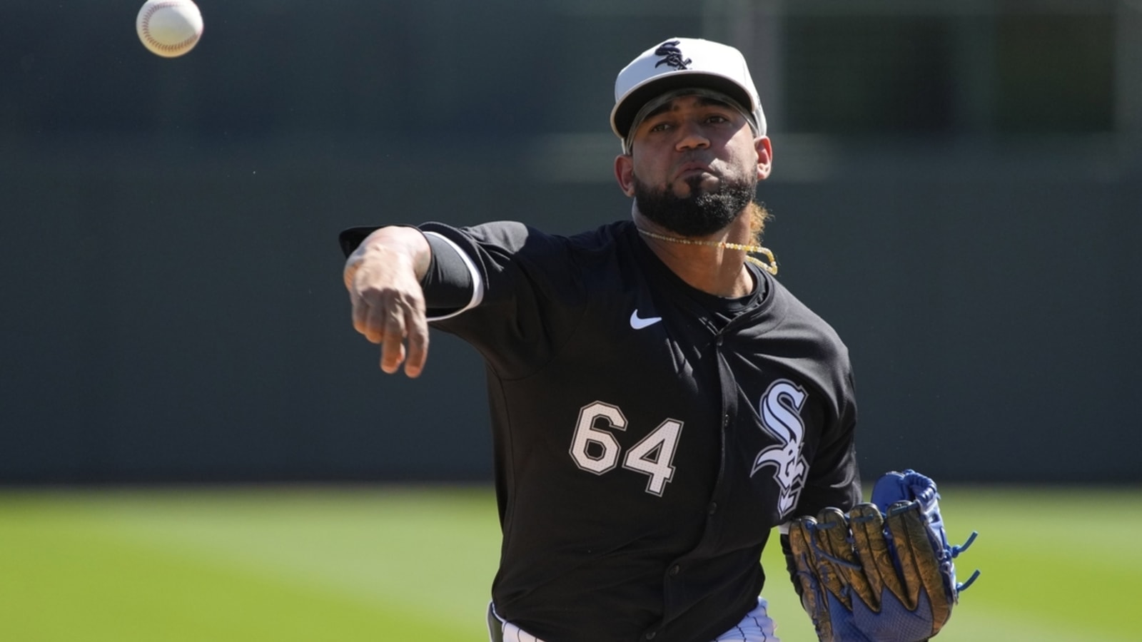 Brewers bring in RHP Deivi Garcia