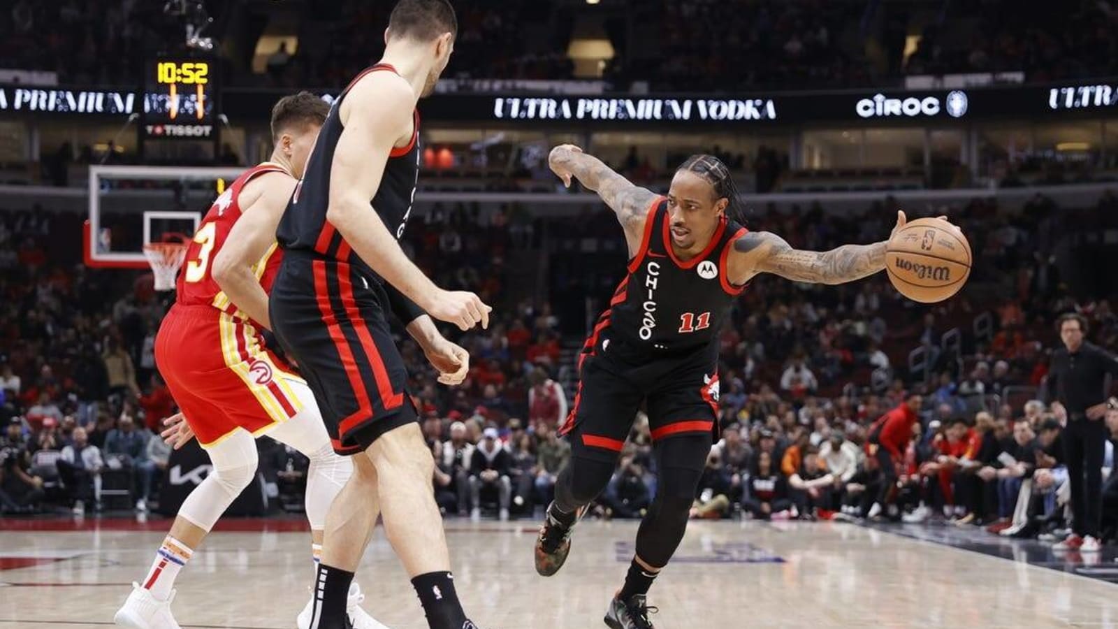 Hawks upend Bulls, move closer to No. 9 seed in East