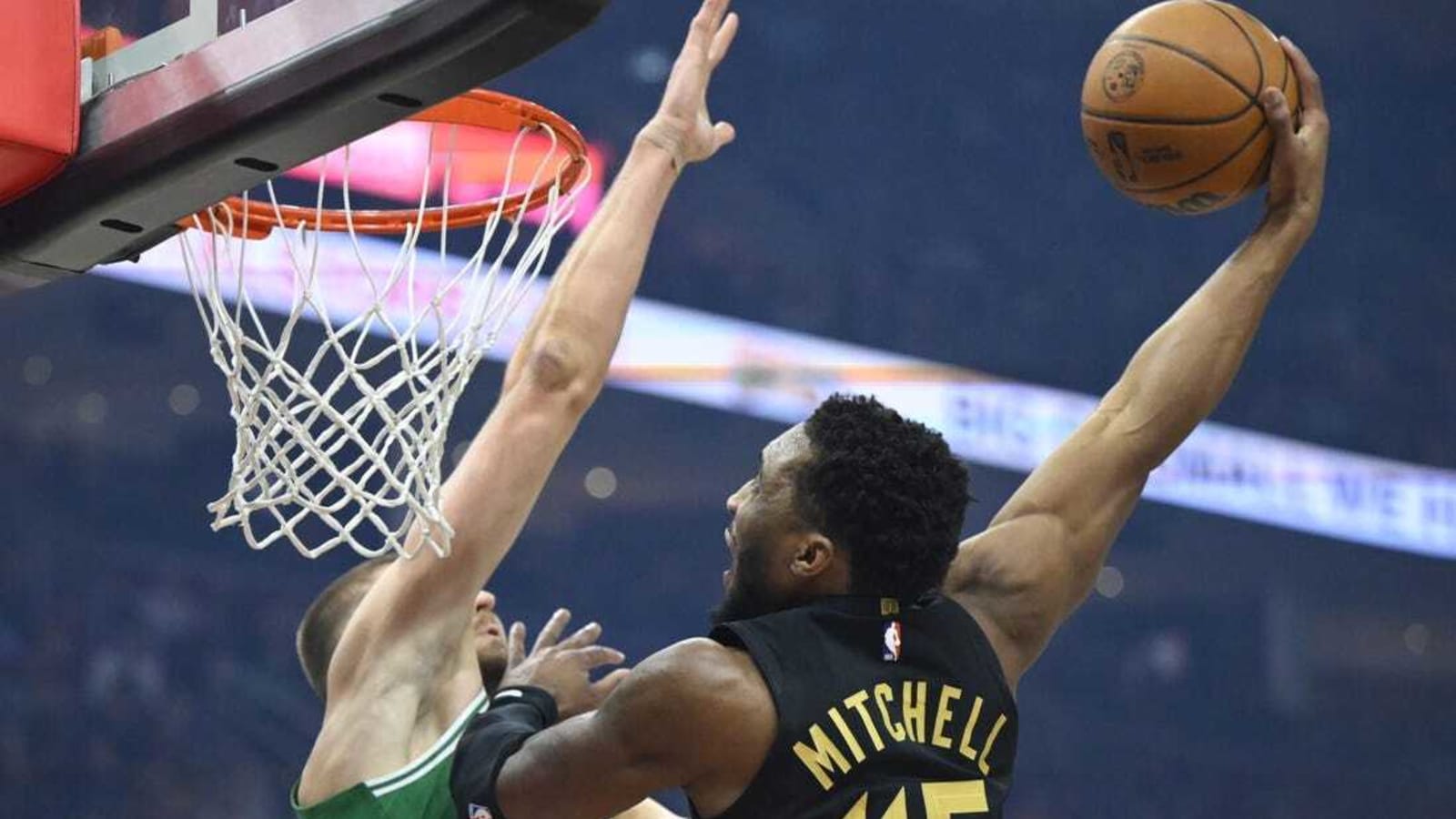 Celtics handle Cavaliers in battle of East&#39;s best