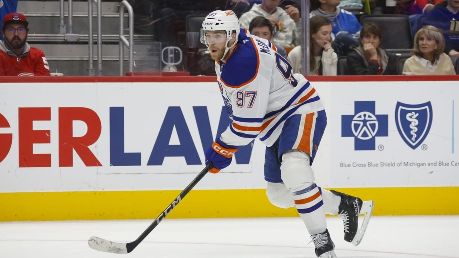 Oilers&#39; Connor McDavid skates for first time since injury