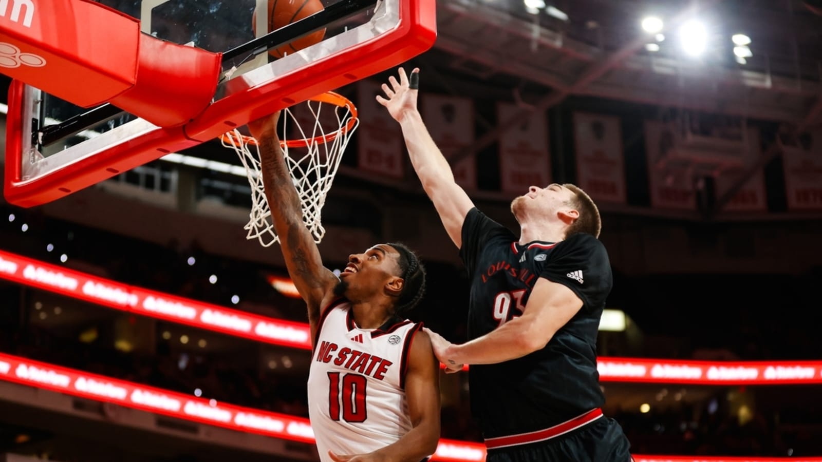 Streaks continue as Louisville blows out NC State