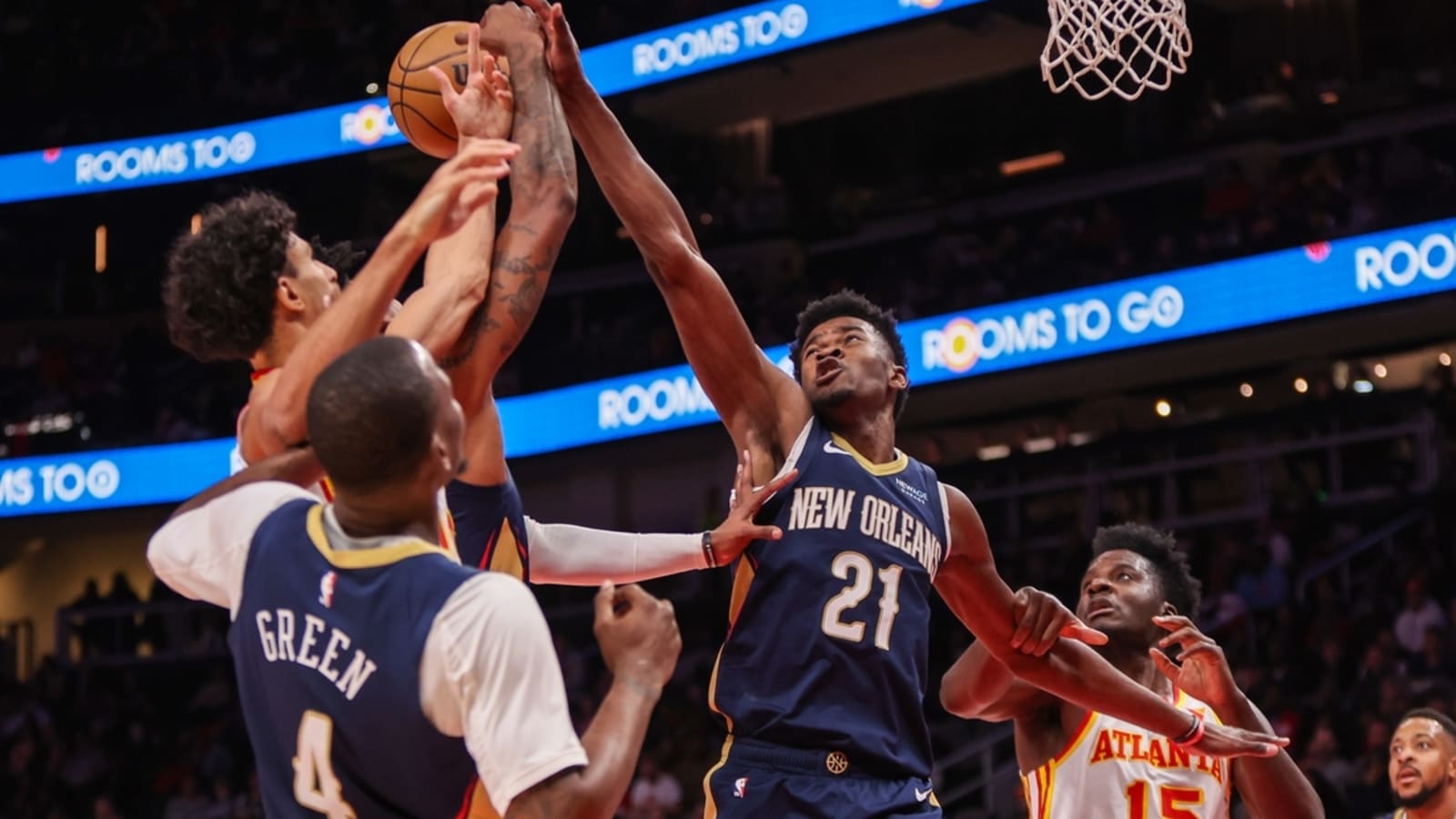 De&#39;Andre Hunter helps Hawks handle stumbling Pelicans