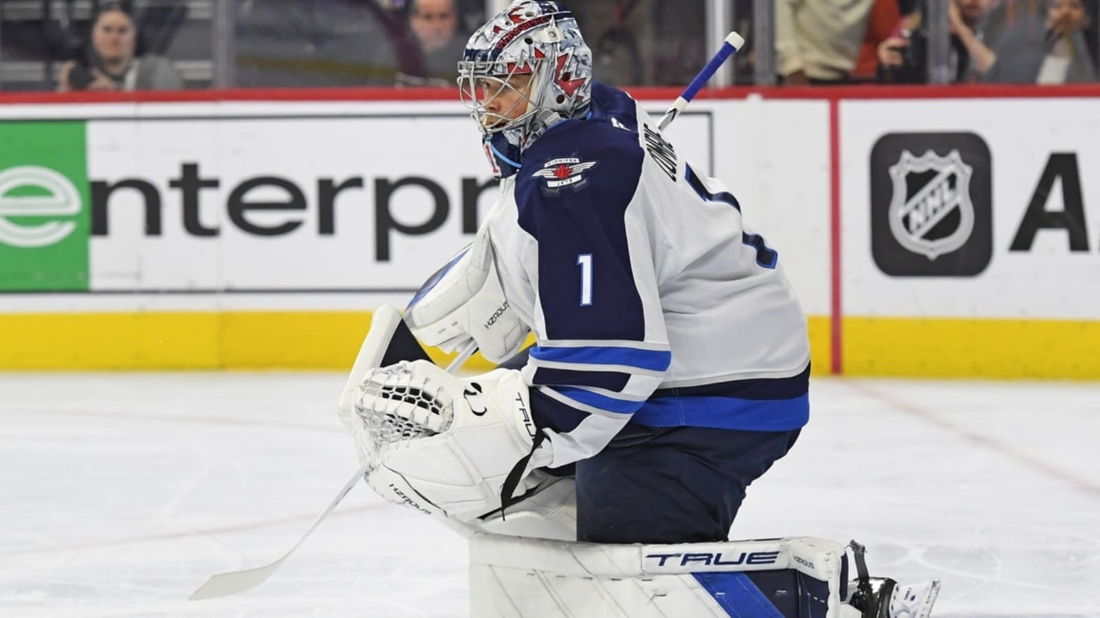 Mark Scheifele tallies three points as Jets trounce Flyers