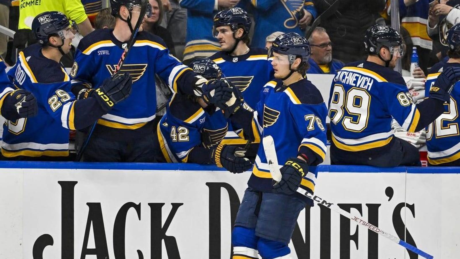 Blues&#39; early goal barrage overwhelms Blackhawks