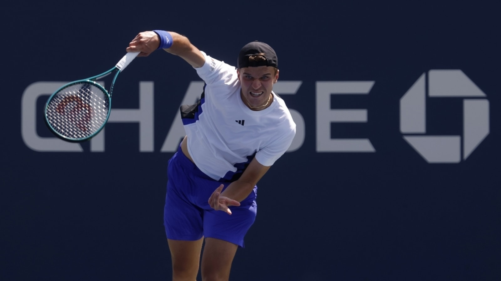 Jakub Mensik takes down sixth seed Jack Draper in Miami