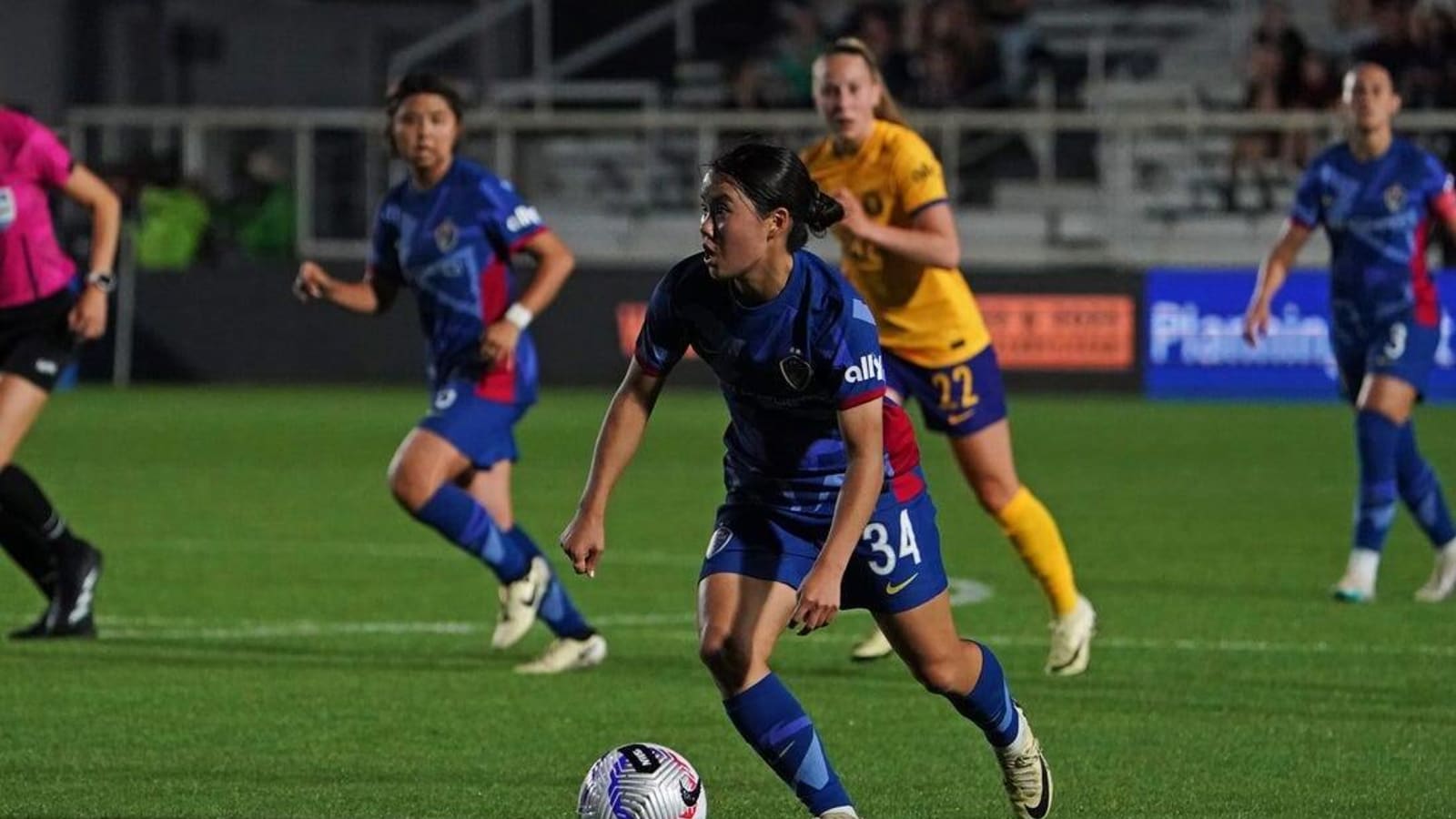 Kaleigh Kurtz powers Courage past Royals