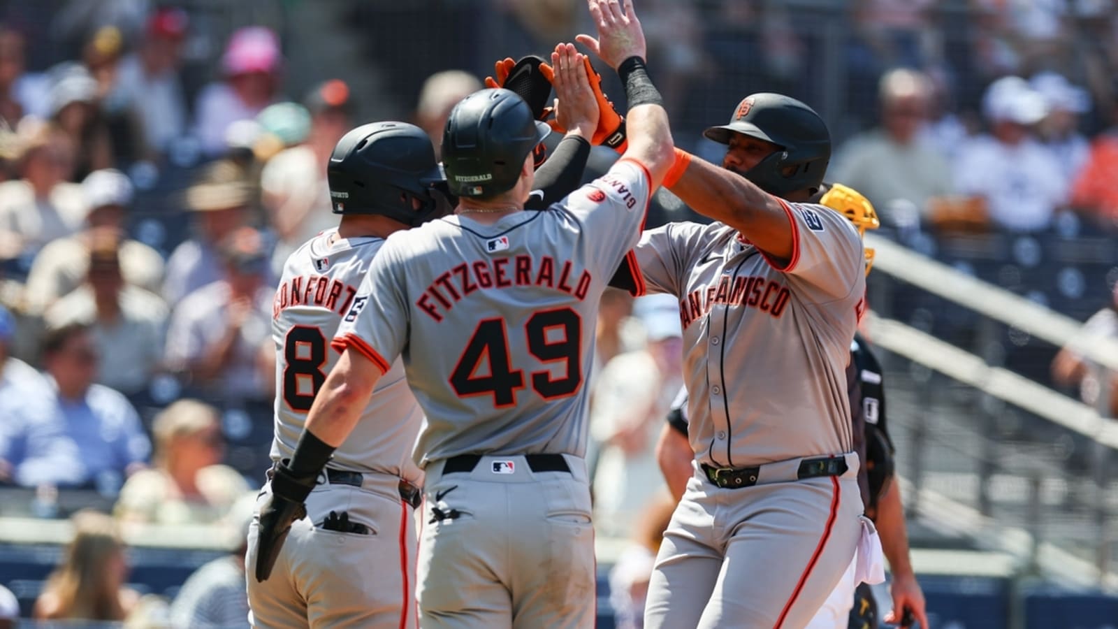 Giants slug four homers to edge Padres