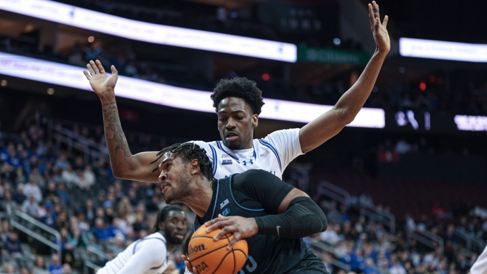 Eric Dixon leads Villanova&#39;s rally past Seton Hall