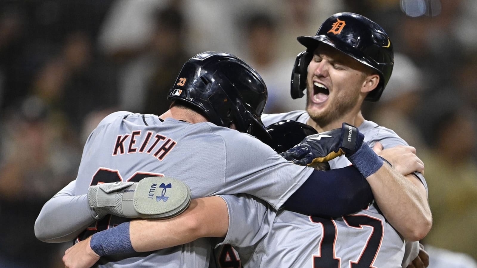 Down to last strike, Tigers stun Padres with slam