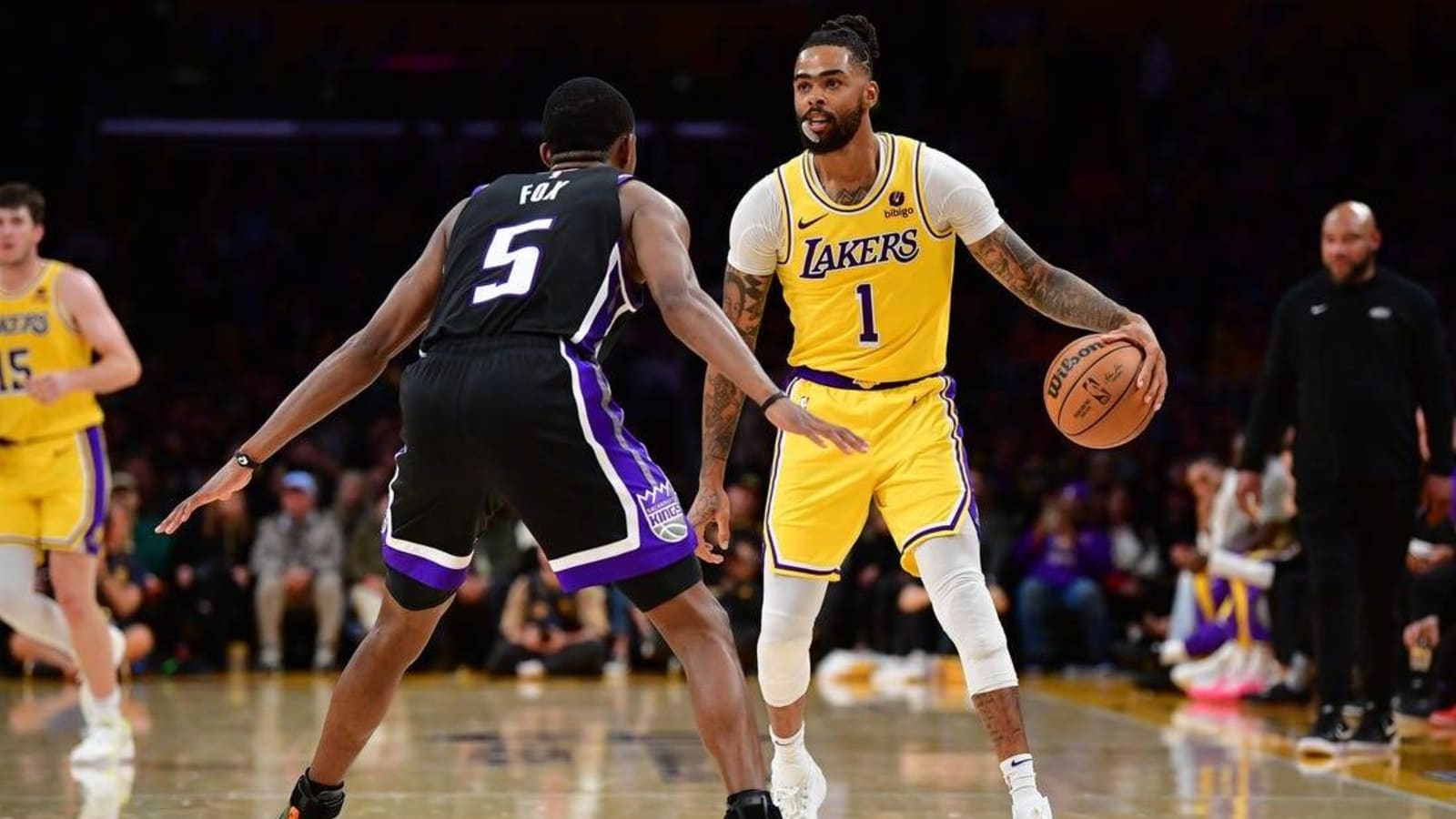 Missing major piece, Wolves try to bounce back vs. Lakers