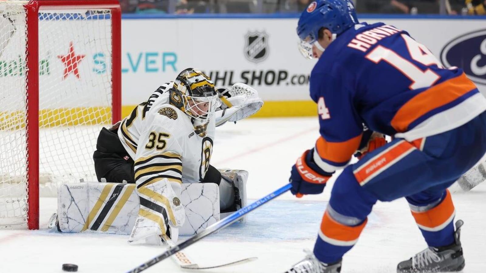 Kyle Palmieri&#39;s natural hat trick boosts Isles over Bruins