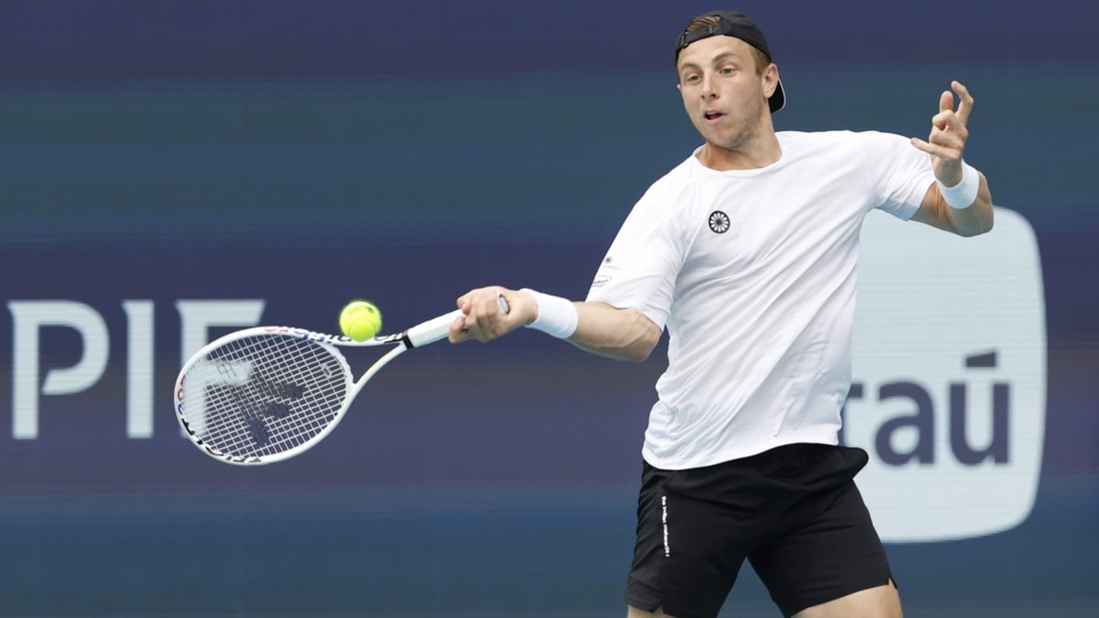 Tallon Griekspoor rides upset to quarterfinals in Dubai